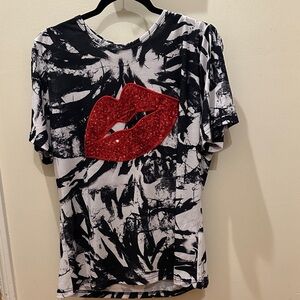Black and White Graphic Tee with Red Lips